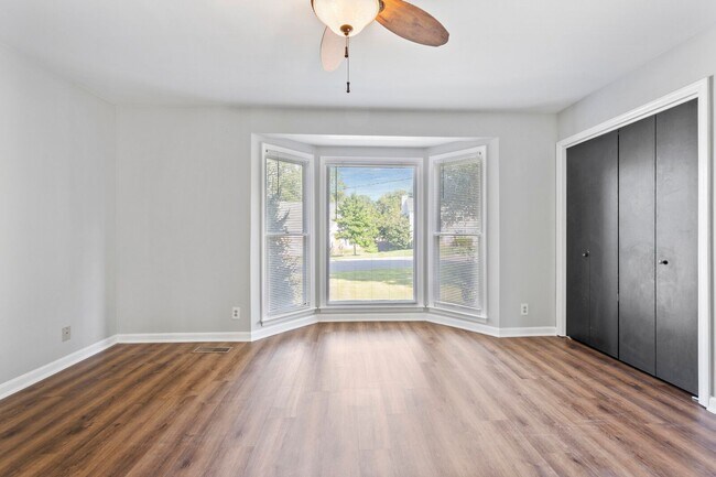 Foto del edificio - 1503 Stone Hill Rd