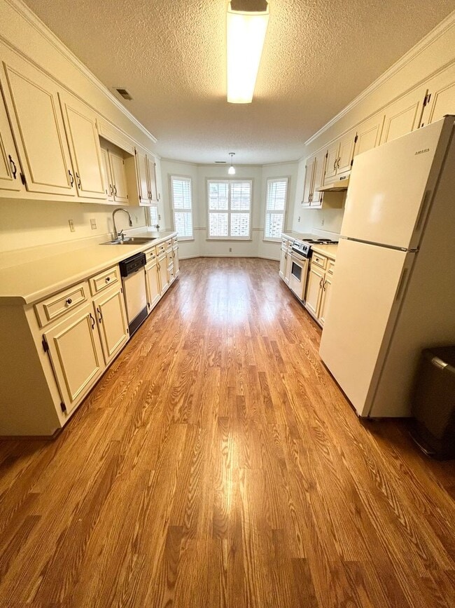 Building Photo - Historic District