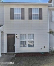 Building Photo - 319 Bracken Pl