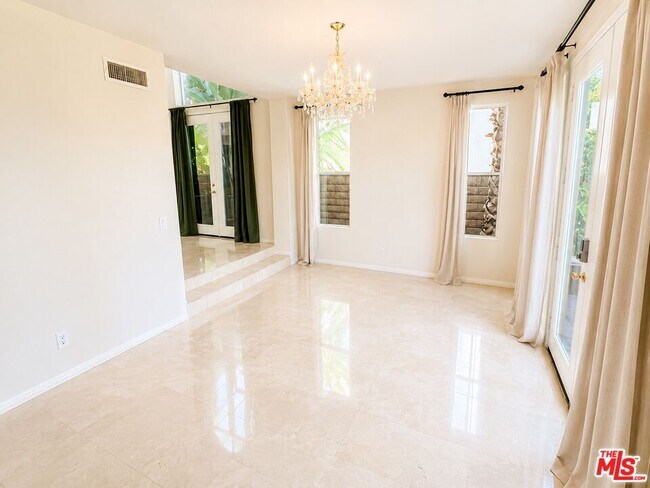Foto del edificio - 7371 Westcliff Dr