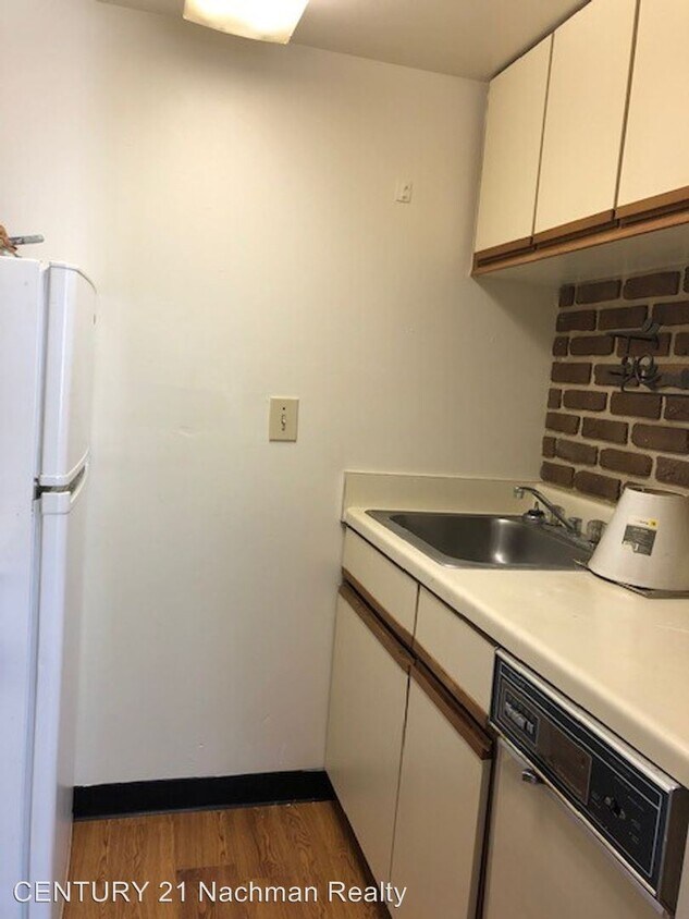 Building Photo - 1 br, 1 bath House - 216 Pacific Drive