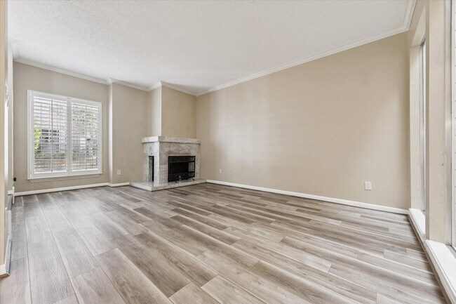 Foto del edificio - 5933 Woodway Place Ct