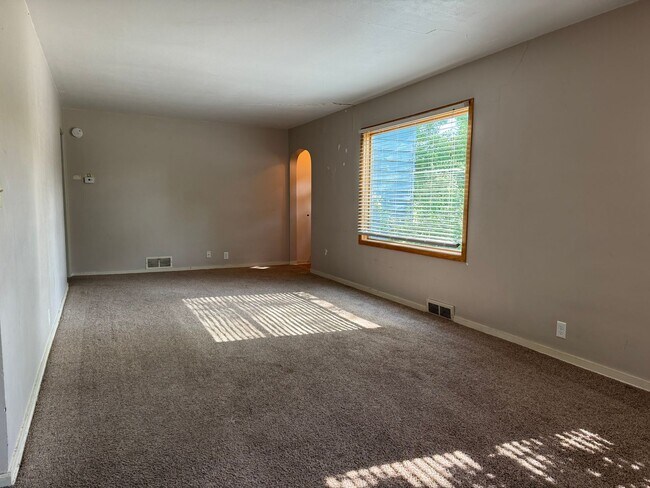 Foto del edificio - 4 Bedroom 2 Bath - North Fargo