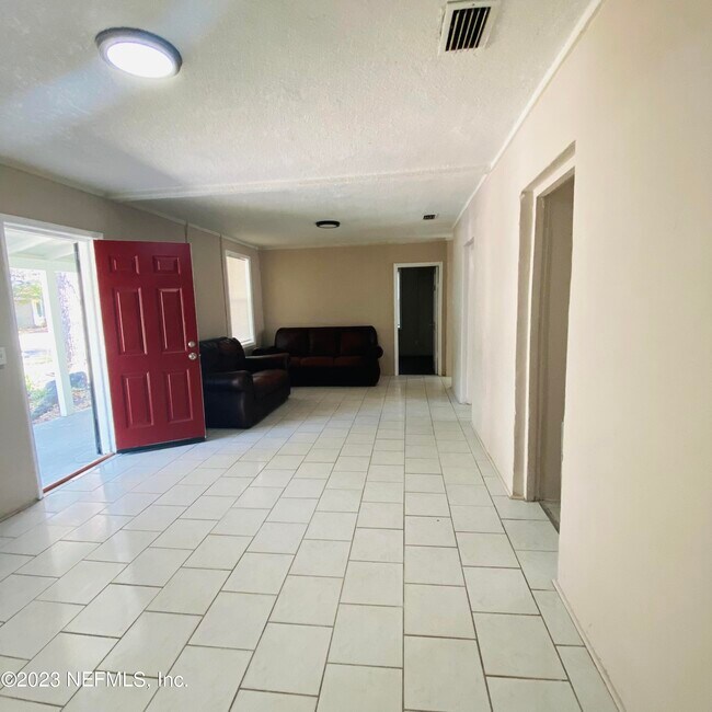 Foto del edificio - 1632 W 11th St