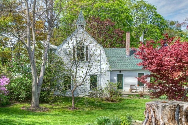 Building Photo - Carriage House