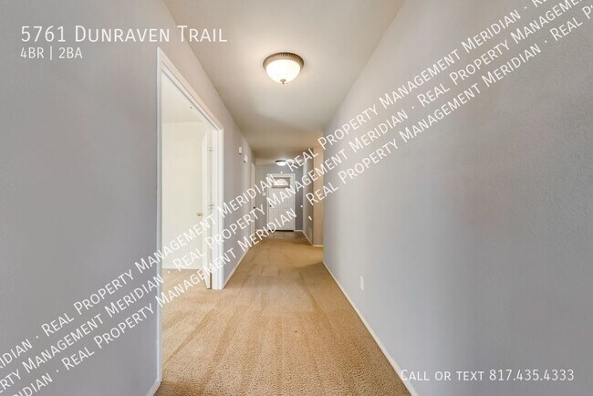 Building Photo - FOR LEASE:  4 bedroom, 2 Bath in great loc...