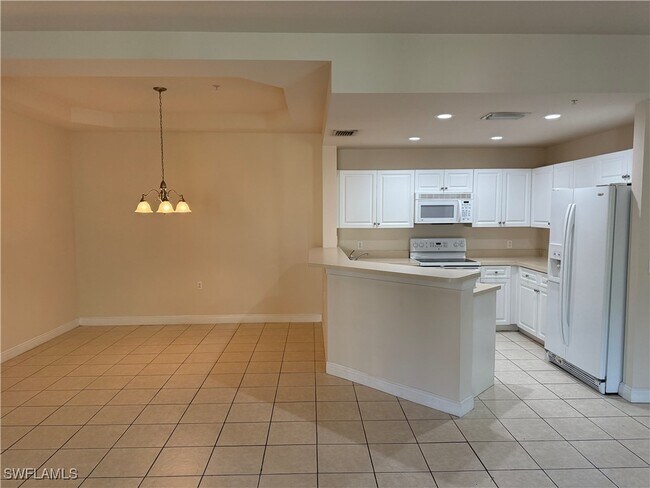 Building Photo - 3947 Del Sol Ln