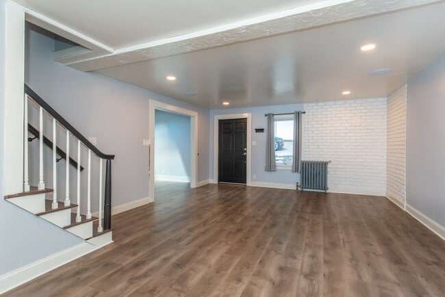 Living room - 151 Mount Kemble Ave