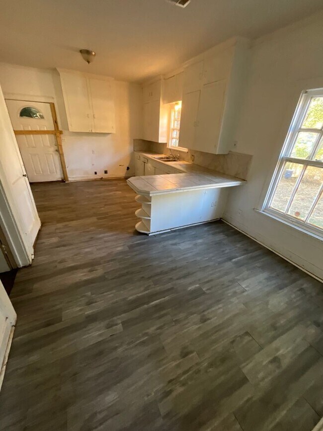 Building Photo - Section 8 Approved