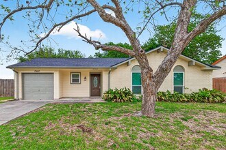 Building Photo - 13442 Greenway Dr