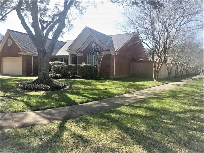 Building Photo - 1306 Lamplight Trail Dr
