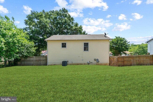 Building Photo - 1005 Dewberry Dr