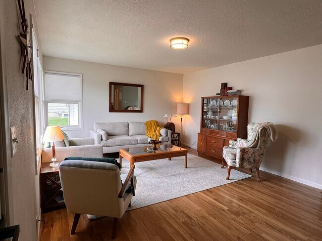 Foto del edificio - 502 Spruce Dr