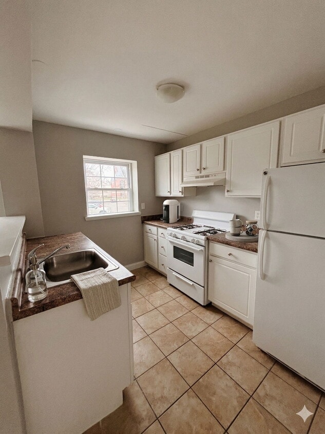 Building Photo - 41 Niles St