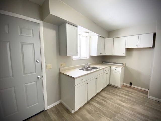 Primary Photo - 403 N Owens Dr