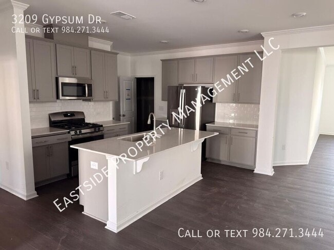 Building Photo - 3209 Gypsum Dr
