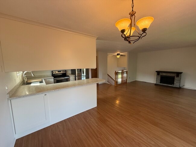 Building Photo - 5570 Dove Ct