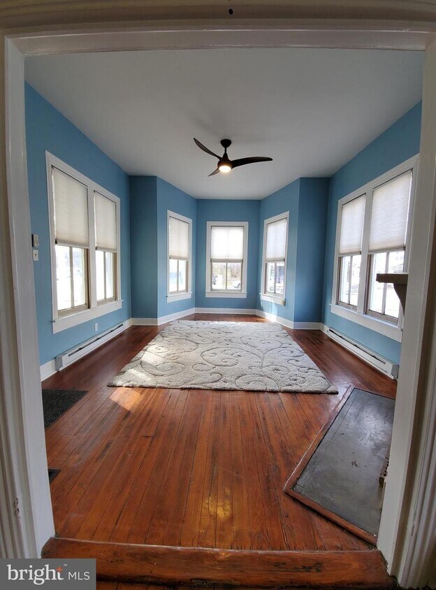 Foto principal - 308 E Main St