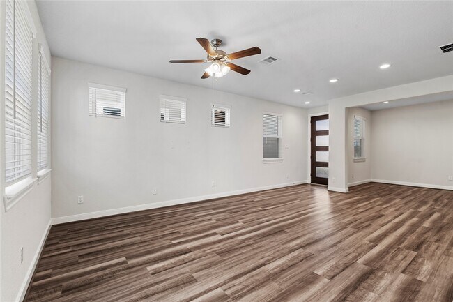 Foto del edificio - 3114 Spring Silo Ln