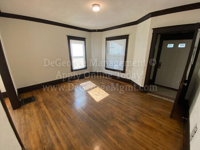 Building Photo - Spacious 3 Bedroom Townhome for Rent in Ro...