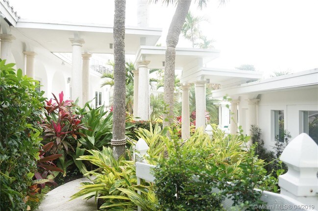 Foto del edificio - 900 N North Lake Dr