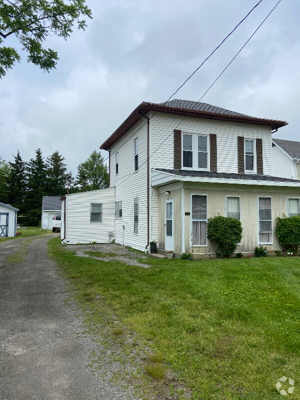 Building Photo - 408 W Yates Ave