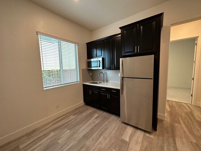 Foto del edificio - Bright and Cute 1 bed/1 bath Apartment