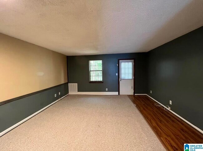 Foto del edificio - 656 Valley Crest Dr