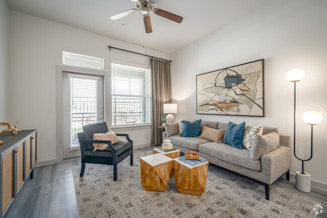 1BR, 1.5BA - 885SF - Charleston at Fannin Station