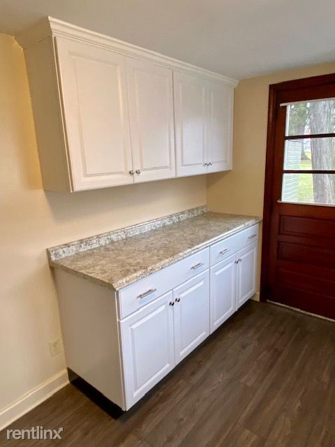 Building Photo - 2 br, 1 bath Duplex - 6 Jackson St  1 BA A...