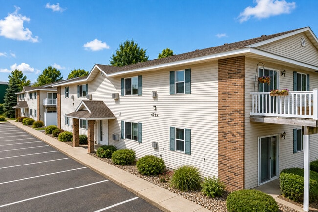 Exterior - Southridge East Apartments