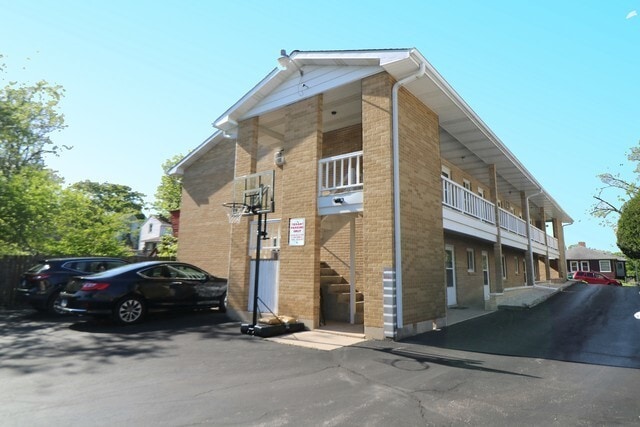 Building Photo - 220 Griffing Ave