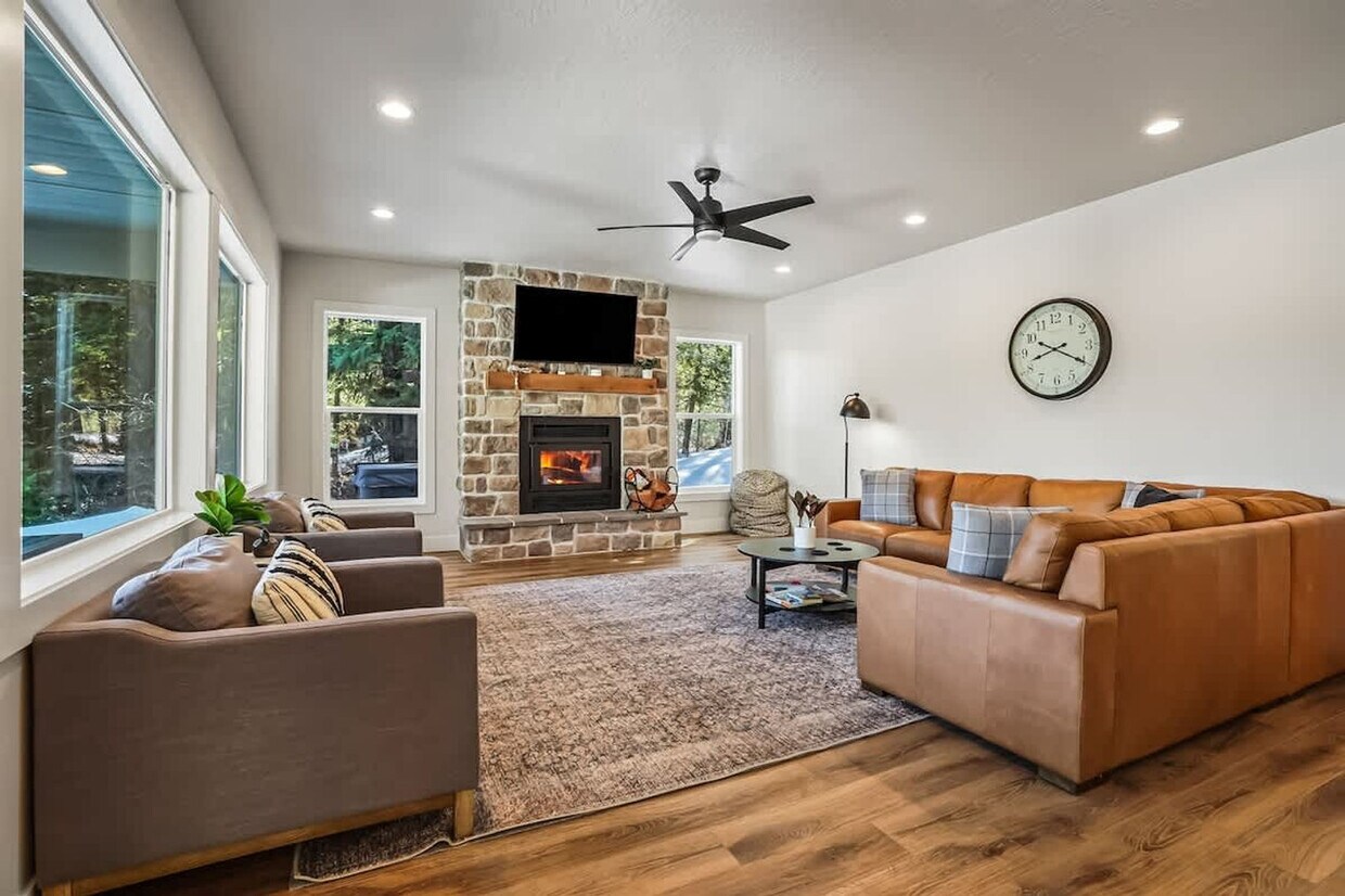 Foto principal - 1013 Yew Wood St