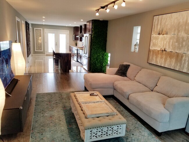 Foto del edificio - 5240 W Cullom Ave