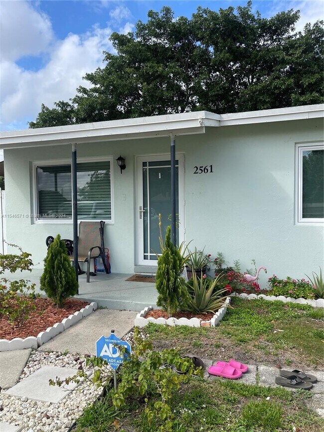Foto del edificio - 2561 NW 18th Ct