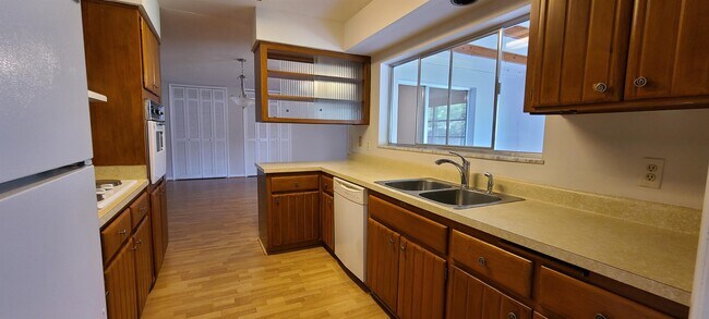 Foto del edificio - 1329 Fairfield Dr