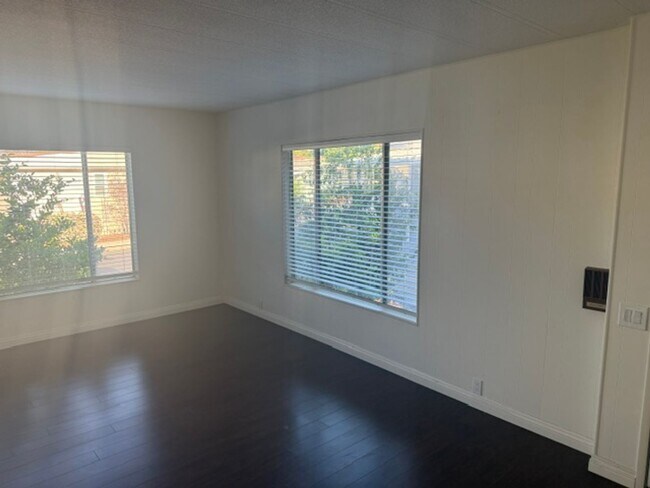 Foto del edificio - Charming 2BD/2BA Home in Sought-After Camarillo Springs Community!