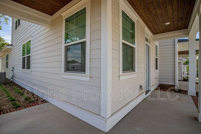Photo - 121 Remount Wy Townhome