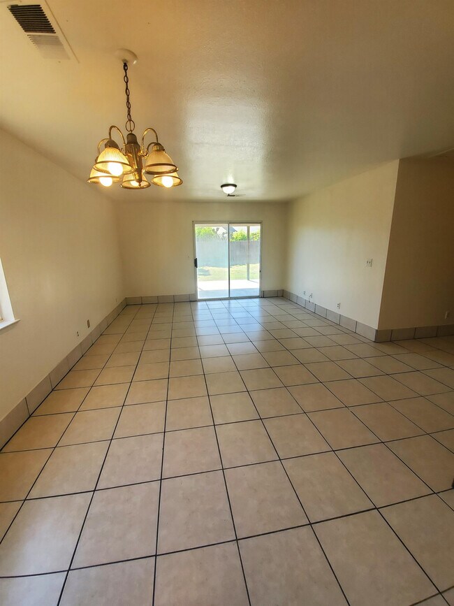 Building Photo - 14541 Rd 190