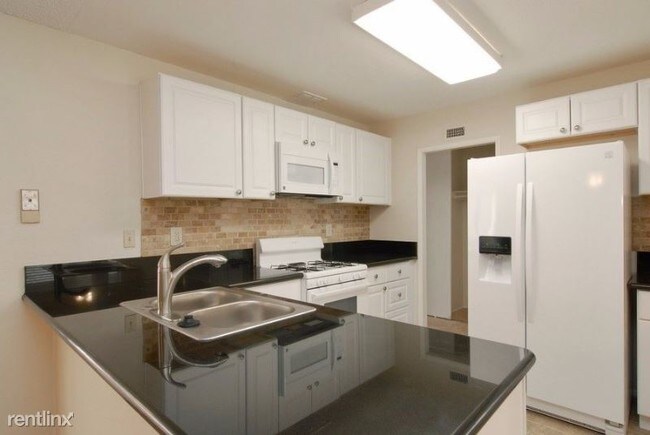 Building Photo - 10325 Lairwood Dr