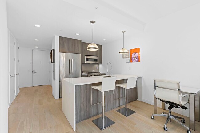 Building Photo - 160 1st St