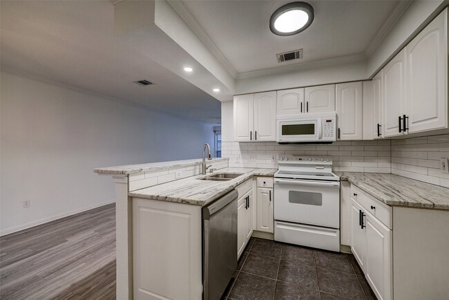 Building Photo - 2513 Bering Dr