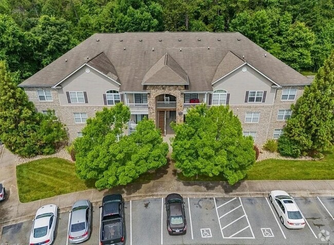 Building Photo - 7106 W Friendly Ave