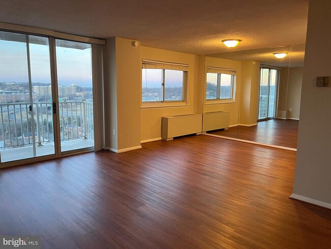 Foto del edificio - 1225 Martha Custis Dr