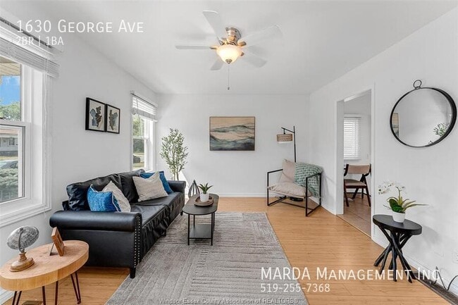 Building Photo - CHARMING 2 BED/1 BATH BUNGALOW - EAST WIND...