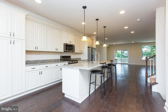 Building Photo - 18 Parkview Cir.