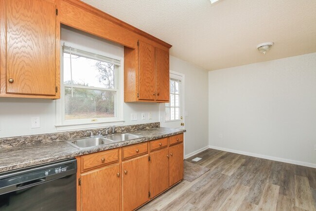 Building Photo - Embrace Convenience on Easy Street