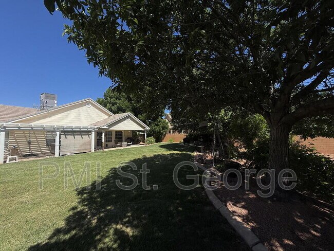 Foto del edificio - 2391 S Sandia Rd