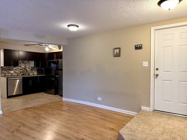 Building Photo - 12 Echo Ct