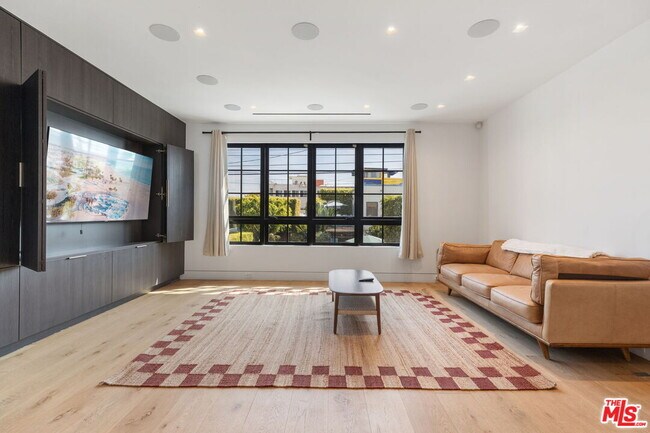 Foto del edificio - 2205 Ocean Front Walk
